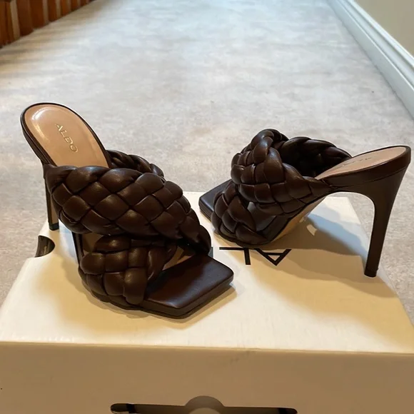 Open toes Braided Sandals - Picture 3 of 6